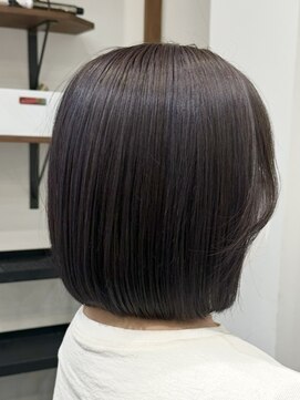 ルイ(ROUIS produced by LUCK 津田沼) ROUIS 津田沼 ラベンダーブルーハイライト/大人ボブ/白髪ぼかし