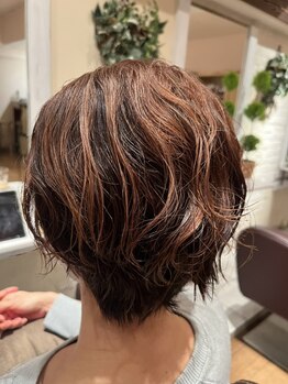 スイット ロペ(suite rope)の写真/【脱・白髪染め】隠すストレスをデザインの楽しみに。白髪ぼかしハイライトで肌を明るく、品のある艶へ。