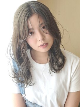 ピース(piece) ペールカーキミディ