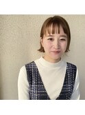 ミニボブ×オン眉×柔らかベージュ
