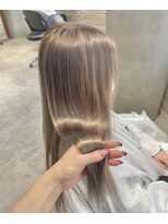 リーオオサカ(Lee Osaka) 【カット+ブリーチ】なめらか◎ミルクティーブロンド/新出