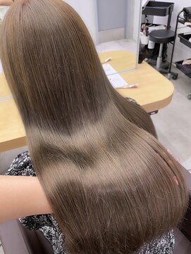 ホロ 渋谷(hollo) 韓国風ミルクティーレイヤーカットオリーブベージュグレージュ