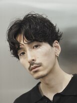 レタッチバイフィフス(RETOUCH by fifth)&nbsp;原宿ルーズパーマスパイラルパーマセンターパート色気ヘア30代