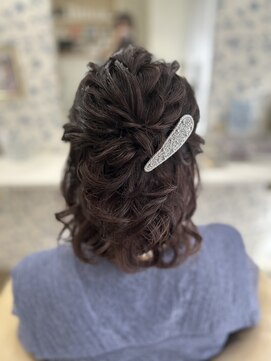 サクララ(Sakura la) ハーフアップ/結婚式/お呼ばれヘア/参列へア/二次会へア