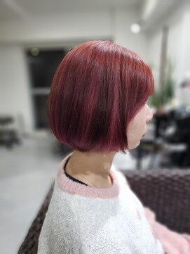 ドゥア(Dua) ブリーチ、ダブルカラー、ボブ