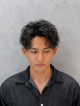 メンズ ラピス(Men's Lapis) スパイラルパーマ　センターパート