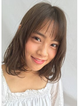 チェルシー 表参道 学生限定　ミディアムのボブにMAX軽さを付ける