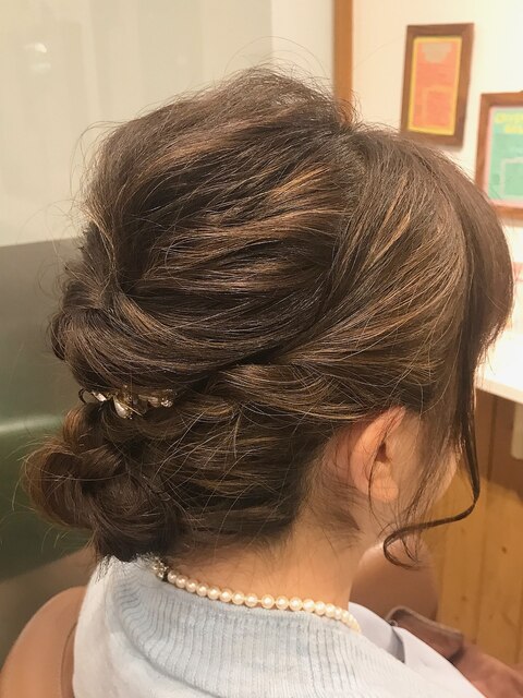 《TETRA HAIR 小川》大人かわいいルーズパーティアレンジ