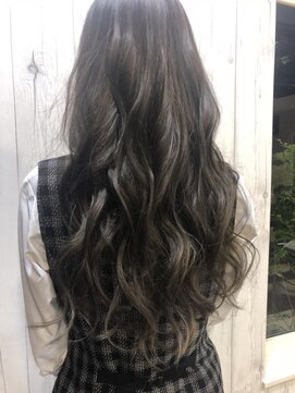 ヘアーメイク ララ(HAIR MAKE LALA) ロングヘアー　落ち着いた大人アッシュカラー