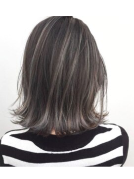 トルネード(TORNADO) 外国人風ボブ ハイライトバレイヤージュ グレージュ 白髪ぼかし