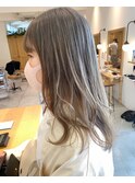 ハイトーングレージュ