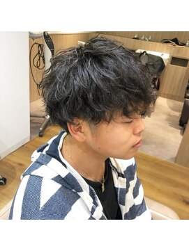 エルクロノス(L.Chronus) ツイストパーマ×刈り上げマッシュ