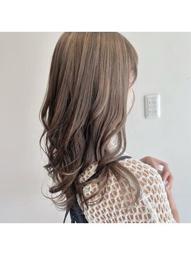 美容室 アイディー i-dee ブリーチ必須くすみベージュ