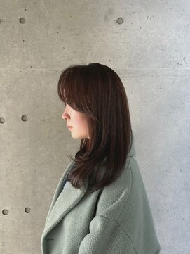 リバレッジ 白金(Leverage) 大人海外セミロングレイヤー:Mayu Yamaoka