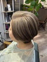 ソエル(Soell)&nbsp;神戸三宮 白髪ぼかし 脱白髪染め ショートボブ ミルクティー