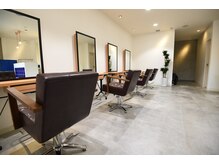 オン ヘアー(on hair)の雰囲気（落ち着いた雰囲気の店内です）
