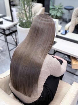 シシ 新宿(She 2.) ショコラベージュ/艶髪質改善ストレート/ロングヘア/透明感