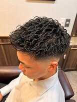 ミリオンバックス 上野(Million Bucks)&nbsp;MEN'S HAIR刈り上げセンターパート波巻きツイストスパイラル