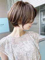 大人可愛い耳かけショートボブフォギーベージュ【江角力也】