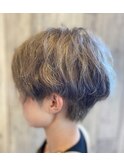 ハンサムショート　ベリーショート　ハイトーンカラー白髪ぼかし