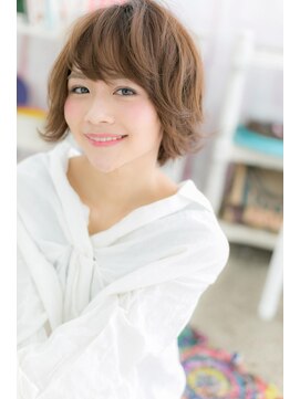 ミック 日暮里店(miq) 斜めバングシルキーベージュ外ハネボブショートa1