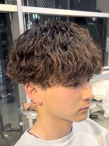 フィフス トウキョウ (fifth TOKYO)&nbsp;センターパートツイストスパイラルパーマメンズマッシュパーマ