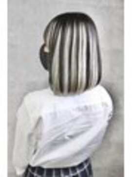 ディア(.eer) インナーカラーホワイト 前下がりボブ アンブレラカラー wカラー