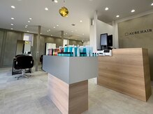 オーブヘアー リアズ 龍ヶ崎店(AUBE HAIR riaz)の雰囲気（開放感のある明るい店内で、くつろぎの時間をお過ごしください。）