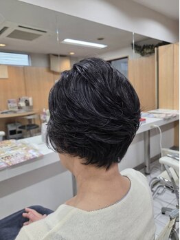 暗くなり過ぎない明るめのグレイカラーもOK！繰り返し染めてもダメージレスだから艶感もずっと続きます◎