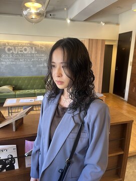 ヘア プロデュース キュオン(hair produce CUEON.) ミディアムレイヤー×スパイラルパーマ