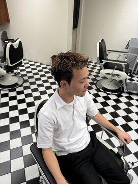 フランクス バーバー ウエストトウキョウ 吉祥寺店(FRANK’S BARBER WEST TOKYO) 波巻きツイストスパイラルリバースセンターパートニュアンスパR