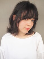 コス(kos) 黒髪でもこなれ感*鎖骨レングスの外ハネロブ