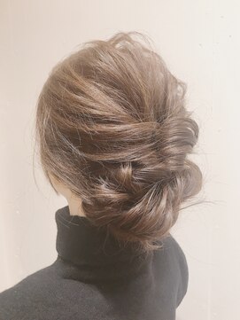 ヘアサロン トラヴィス(hair salon Travis) ツイストと三つ編みでまとめたカジュアルヘアアレンジ