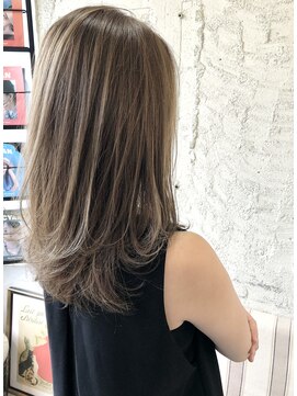 ペネロープ(Penelope) ハイライト/ライトベージュ/透明感カラー　　担当　夕島