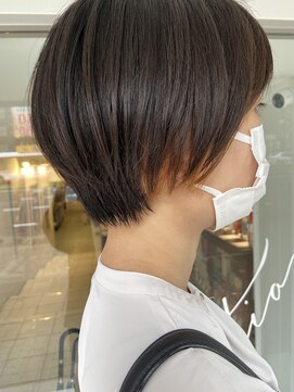 インビテーション(invitation) くびれショート・地毛・黒髪。インナーカラー