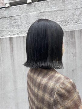 ラミ(L'ami) 大人かわいい切りっぱなしボブ/外ハネボブ/オリーブグレージュ