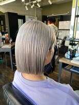 ガルボ ヘアー(garbo hair) ハイトーンホワイトアッシュボブ10代20代