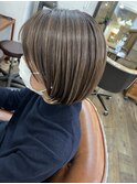 シンプルショートボブにデザインカラーでおしゃれに可愛く