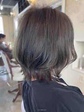 アトリエ エス atelier es HAIRDESIGN ひし形シルエット/くびれヘア/レイヤーカット/抜け感/大人可愛い