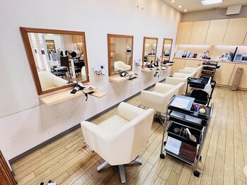 ルカ(LUKA)の写真/ブラジル人の女性店長が施術するマンツーマンサロン！髪のお悩みをお気軽にご相談ください◎
