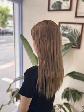 エルフ(elf) ミルクティーカラー　ハイトーンカラー　ベージュ　ギャル