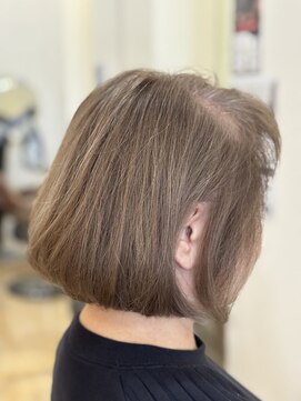 白髪ぼかしハイライト×ボブ