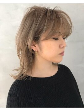 ジーナ(XENA) マッシュミディアムウルフ