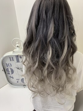 ウエスト オーランド(WEST O LAND) みんな大好きホワイトシルバーのグラデーション