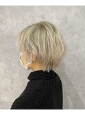 ハイトーン×ゴールドベージュ×ハンサムショート