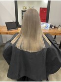 光沢と透明感のあるダメージレスなブリーチデザイン…