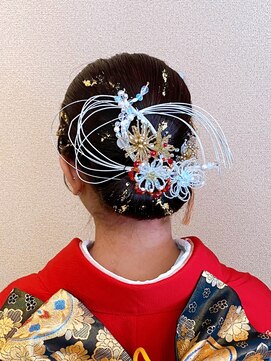 ヘアーボー ラーラ(hairbeau L'ala) シンプルシニオン