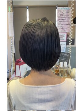 ハーティーモトヤワタ(hearty MOTOYAWATA) 綺麗にまとまる自然な矯正×小顔ショート