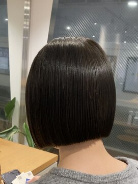 アカラ(acala) フラットボブ【20代/30代/イルミナカラー/縮毛矯正/髪質改善】