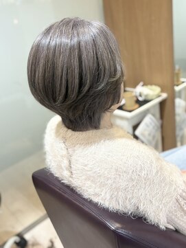 エル バイ ファースト(L by first) 【L by first】白髪を活かして鮮やかシルバーヘア